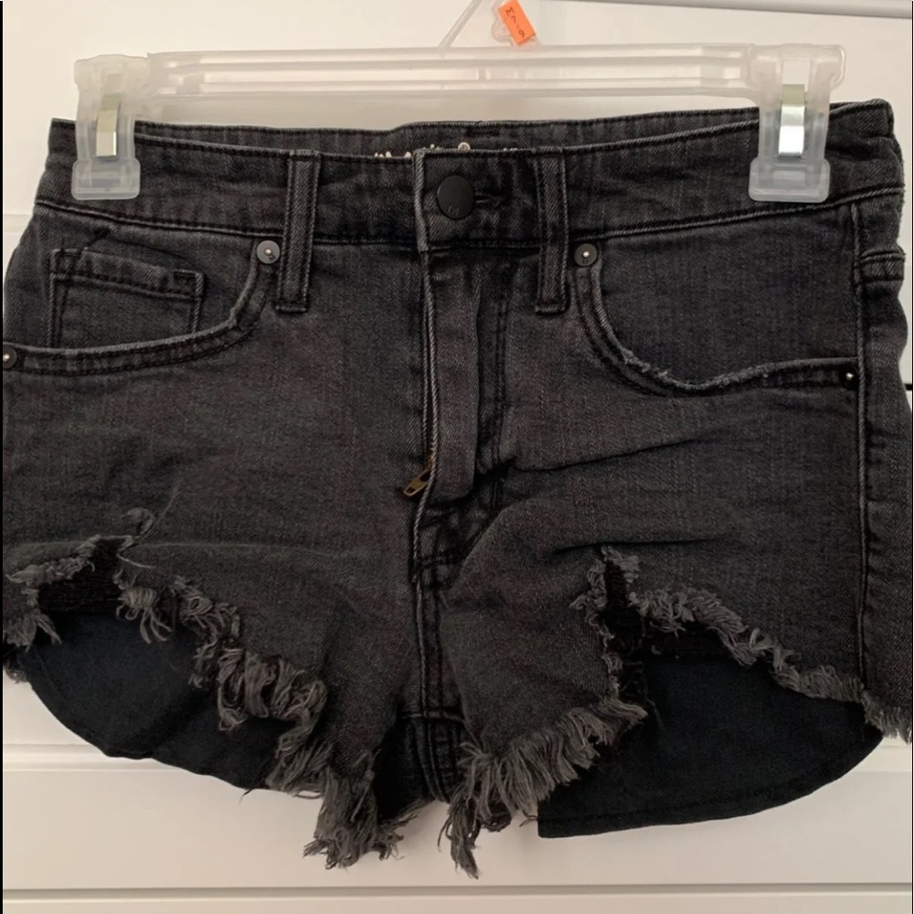 black frayed shorts